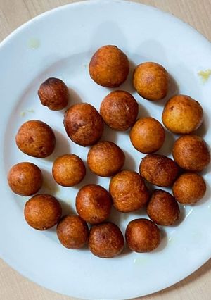 मीठे गुलगुले (meethe gulgule recipe in Hindi) रेसिपी मुख्य फोटो