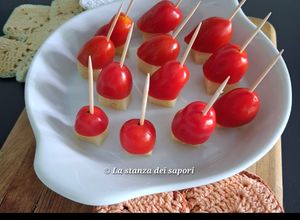 Foto di 🍅Finger Food Sfizioso con Pomodorini e Formaggio Mezzano🧀 (Facile e veloce)