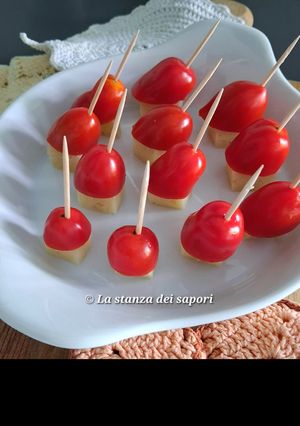 Foto di 🍅Finger Food Sfizioso con Pomodorini e Formaggio Mezzano🧀 (Facile e veloce)