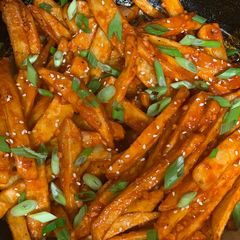 A picture of Crispy Honey Chilli Fries.