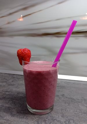 Φωτογραφία της συνταγής Smoothie με φράουλα, μήλο & μύρτιλα