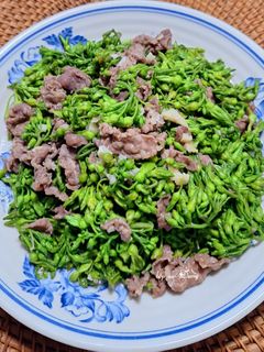 Hình của món Bông thiên lý xào thịt bò.