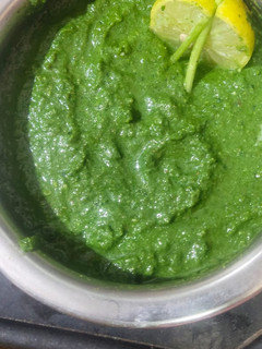 લીલી મરચા ની ચટણી(Green chilli chutney recipe in Gujarati) રેસીપી મુખ્ય ફોટો