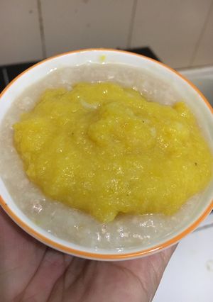 Hình của món Cháo bí đỏ hạt sen thịt bò.