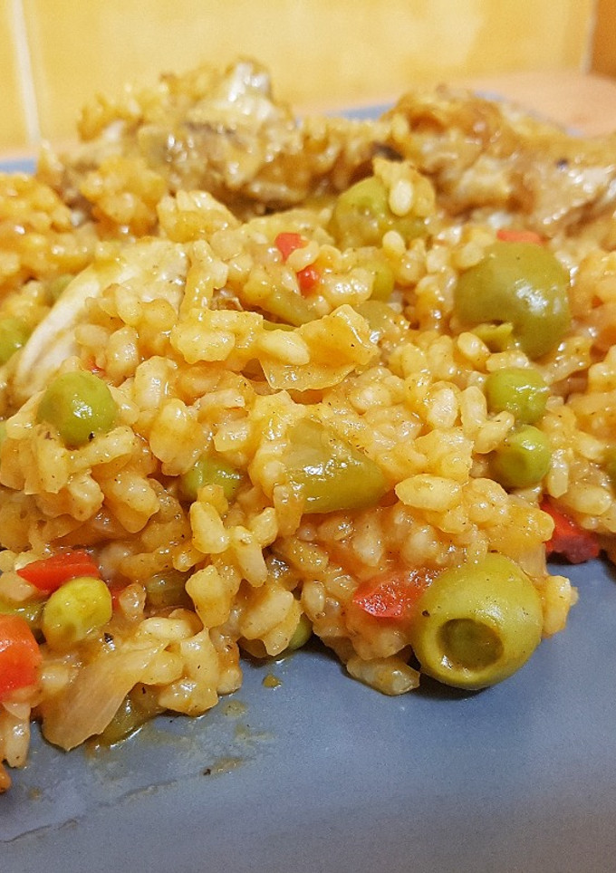 Una foto de Arroz con verduras y conejo