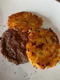 Crocchette di patate e carote con hamburger