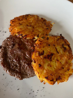 Foto di Crocchette di patate e carote con hamburger