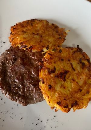 Foto di Crocchette di patate e carote con hamburger