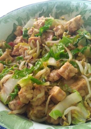Foto resep Tumis sawi Putih, toge dan tempe pedas manis