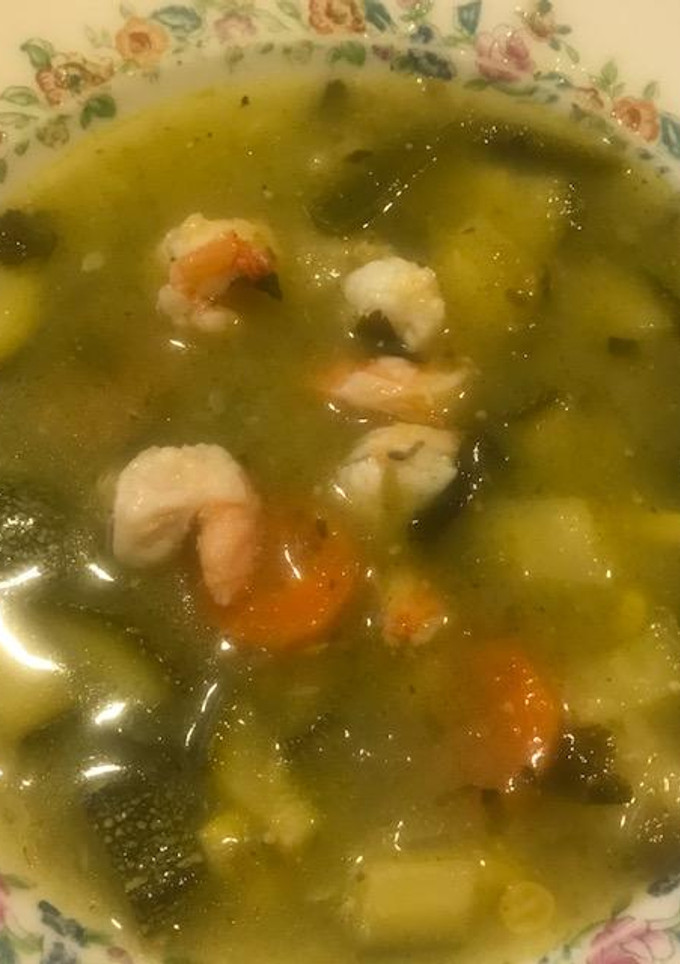 Una foto de SOPA VERDE DE CAMARONES 🍤