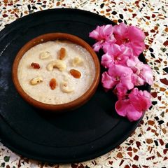 A picture of Sooji payesh.