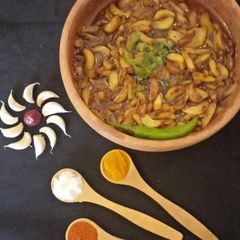 A picture of Garlic gravy.