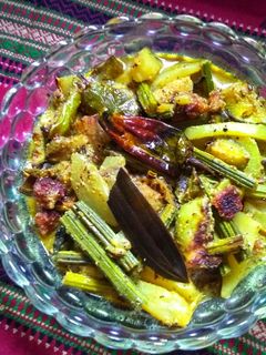 শুক্তো রেসিপির প্রধান ছবি