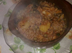 Una foto de Guiso de arroz con pollo fácil y barata