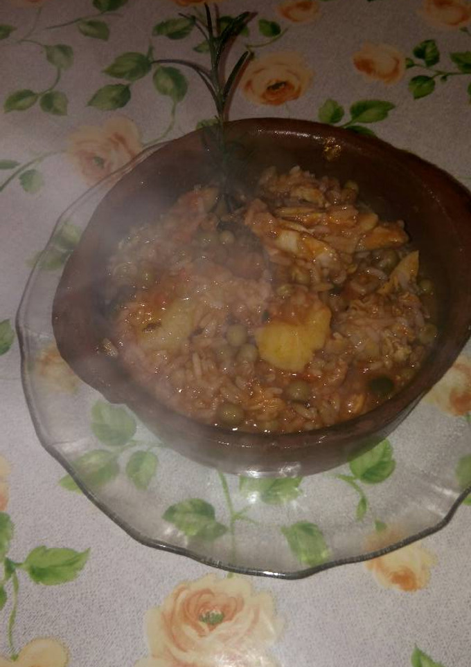 Una foto de Guiso de arroz con pollo fácil y barata
