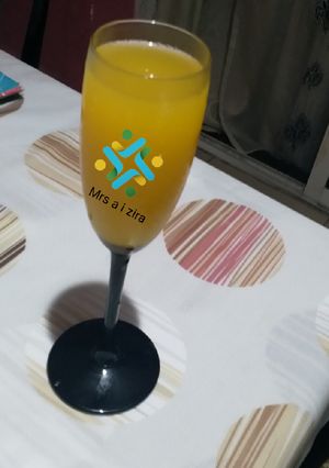 A picture of Fresh pure pineapple juice.