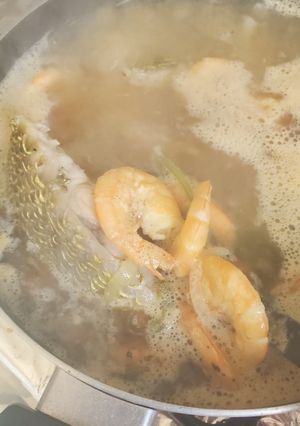 Una foto de Caldo de mariscos