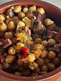 Una foto de Garbanzos con jamón