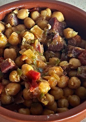 Una foto de Garbanzos con jamón