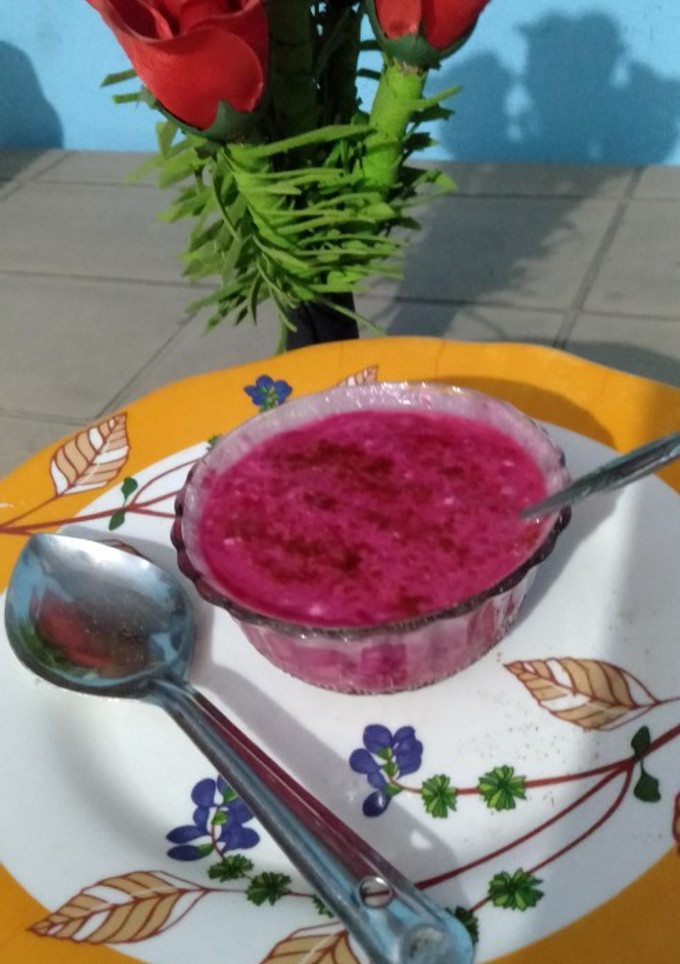 A picture of Beetroot Raita.