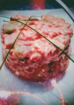 Une photo de Tartare de boeuf coupé au couteau