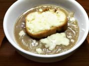 Una foto de sopa de quesos