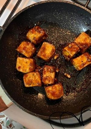 Foto de Tofu à asiática na frigideira
