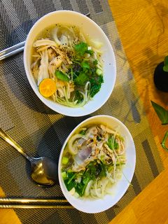 Hình của món Miến gà xé phay.