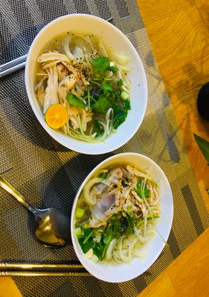 Hình của món Miến gà xé phay.
