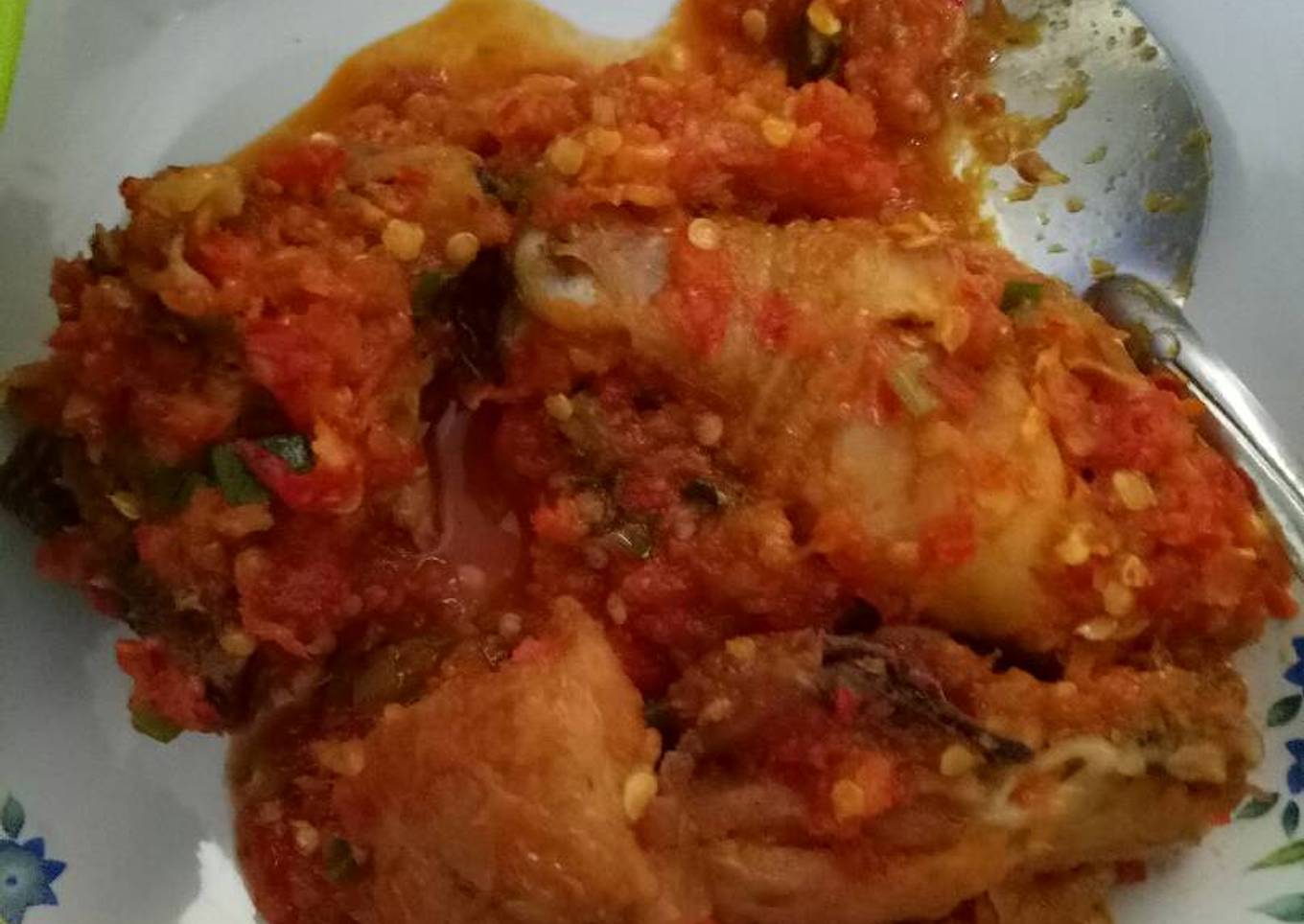 Rica-rica ayam pedesnya JUARA