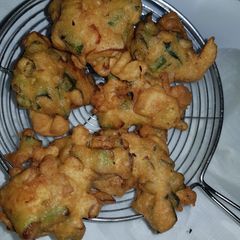 A picture of Spring onion Pakoras.