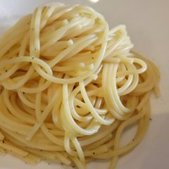 A picture of Spaghetti Cacio e Pepe.