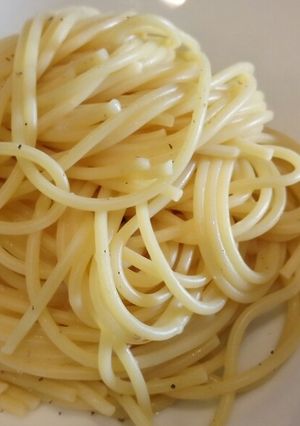 A picture of Spaghetti Cacio e Pepe.