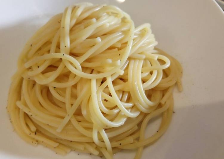 Recipe of Homemade Spaghetti Cacio e Pepe