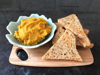 Nia’s homemade spicy curry chickpeas hummus