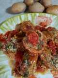 Fiori di zucchina e polpettine,con patate, tonno, capperi, e parmigiano,al pomodoro