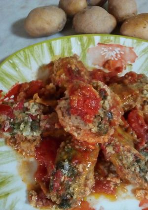 Foto di Fiori di zucchina e polpettine,con patate, tonno, capperi, e parmigiano,al pomodoro