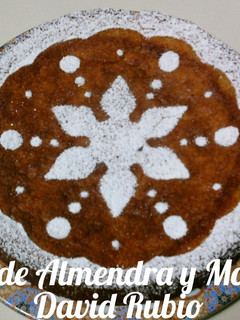 Una foto de Tarta de almendra y moscatel