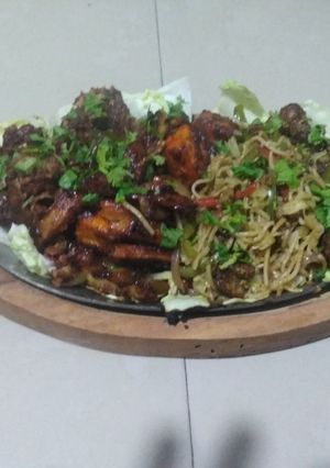 વેજ ચાઈનીઝ સિઝલર (Veg. Chinese Sizzler Recipe In Gujarati) રેસીપી મુખ્ય ફોટો
