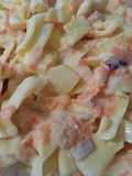 Ensalada de col, zanahoria y manzana con salsa de yogurt y mostaza