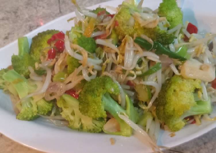 Cara mudah memasak Oseng Taoge Brokoli yang Bikin Ngiler