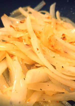A picture of Marlee's Boiled & Fried Hot n Spicy Onions.