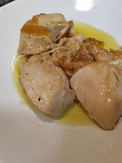 Una foto de Pollo al ajillo