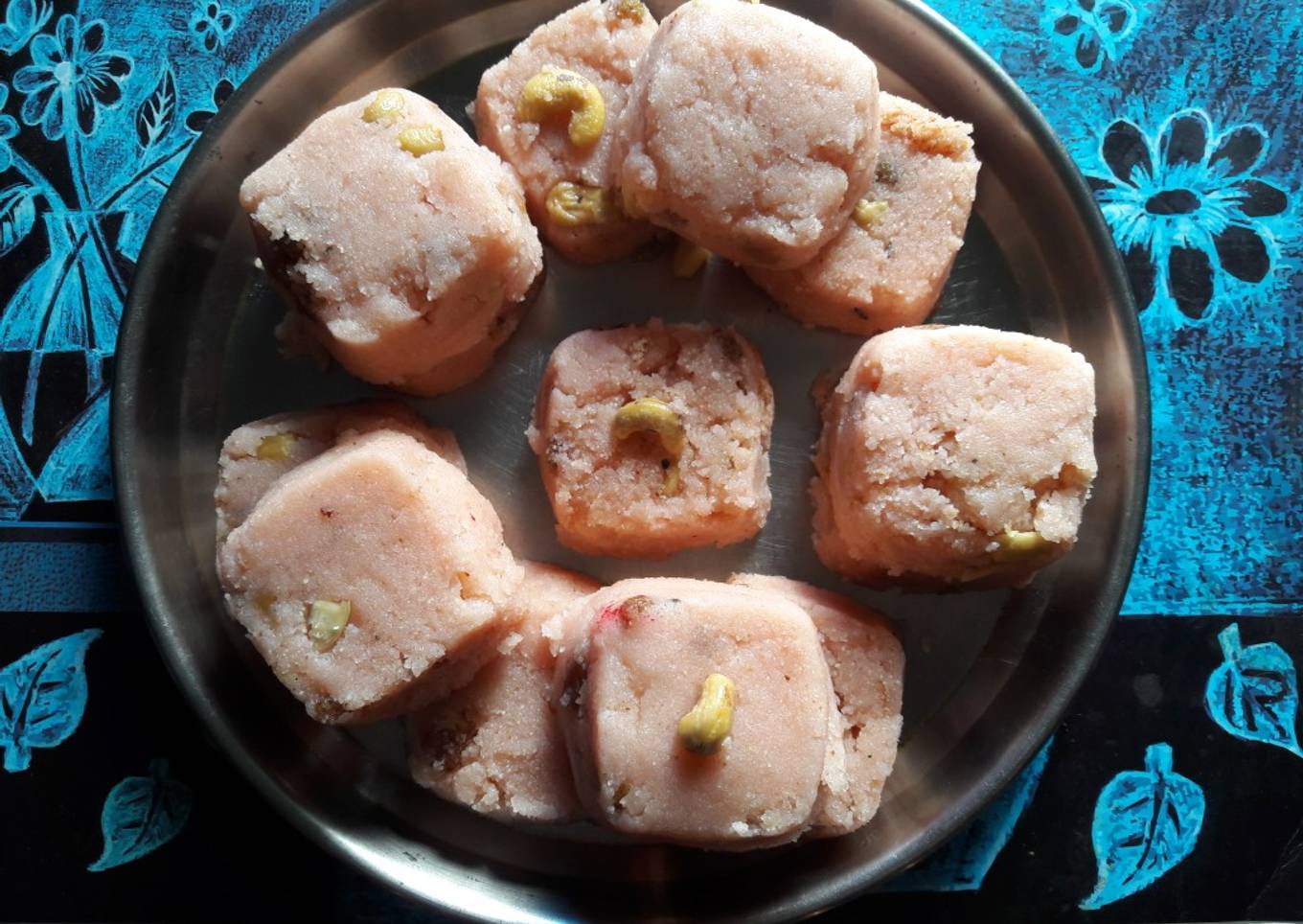 Kaju suji halwa tikka