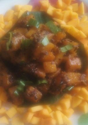 A picture of Kumror chakka-It is dish made by Bengali people with pumpkin.