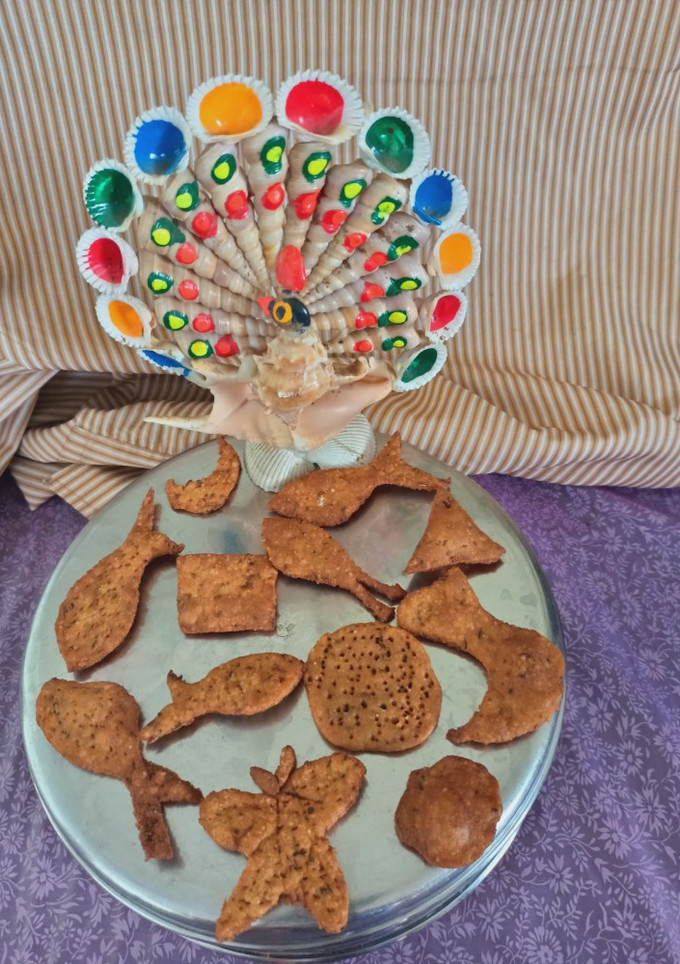 கரகர மொறுமொறு கோதுமை மற்றி (Kothumai matri recipe in tamil) செய்முறை முக்கிய புகைப்படம்