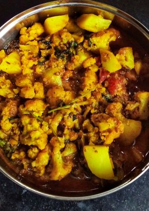 আলু ফুলকপির ডালনা (aloo fulkopir dalna recipe in Bengali) রেসিপির প্রধান ছবি