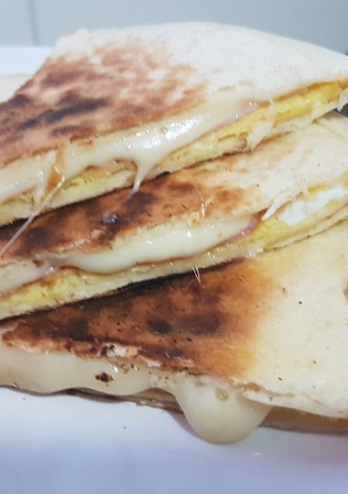 Una foto de Bocaditos de tortitas de jamón, queso y tortilla francesa