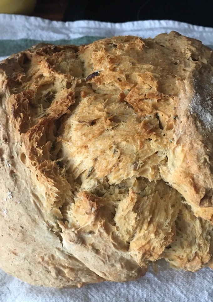 Una foto de Pan con tomate, cebolla y aceitunas