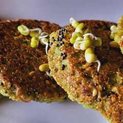 A picture of Moong sprouts mini uttapam.